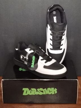 New in Box DubSack Skate Shoes, Mns 9, White/Black
